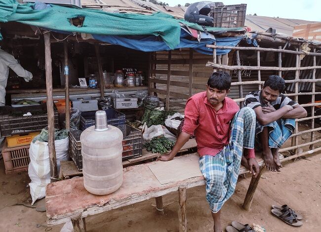 लॉकडाउन में बेरोज़गार मज़दूरों को भरोसा, मेहनत नहीं खून की बदौलत वापस लौटेंगे काम पर