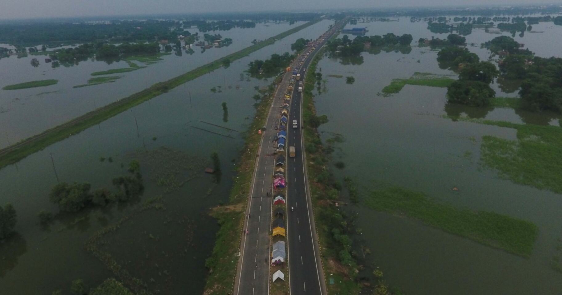 बिहार : समस्तीपुर मंडल के 3 रेलखंडों में रेल ट्रैक के निकट पहुंची बाढ़