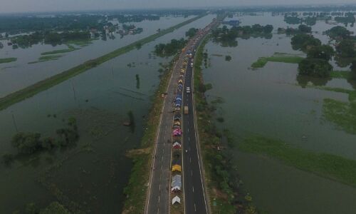 बिहार : समस्तीपुर मंडल के 3 रेलखंडों में रेल ट्रैक के निकट पहुंची बाढ़