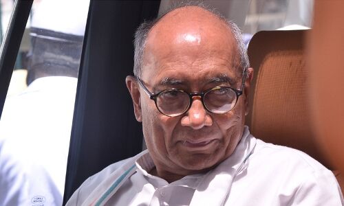 मोदी सरकार के  वित्त मंत्रालय ने ब्याज दर घटाने का फैसला लिया वापस, दिग्गी राजा बोले चुनाव का है डर