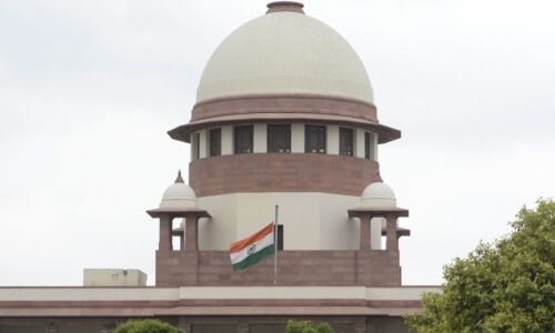 जब तक हम निर्देश नहीं देते, सरकार कार्रवाई नहीं करती - सुप्रीम कोर्ट जब तक हम निर्देश नहीं देते, सरकार कार्रवाई नहीं करती - सुप्रीम कोर्ट