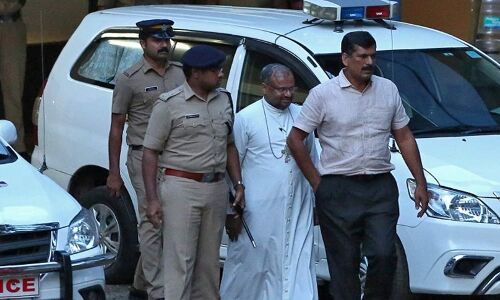 क्रिश्चियन साध्वी के दुष्कर्म के आरोपी पादरी ने किया केरल के कोर्ट में सरेंडर, थोड़ी देर में ही मिल गयी जमानत