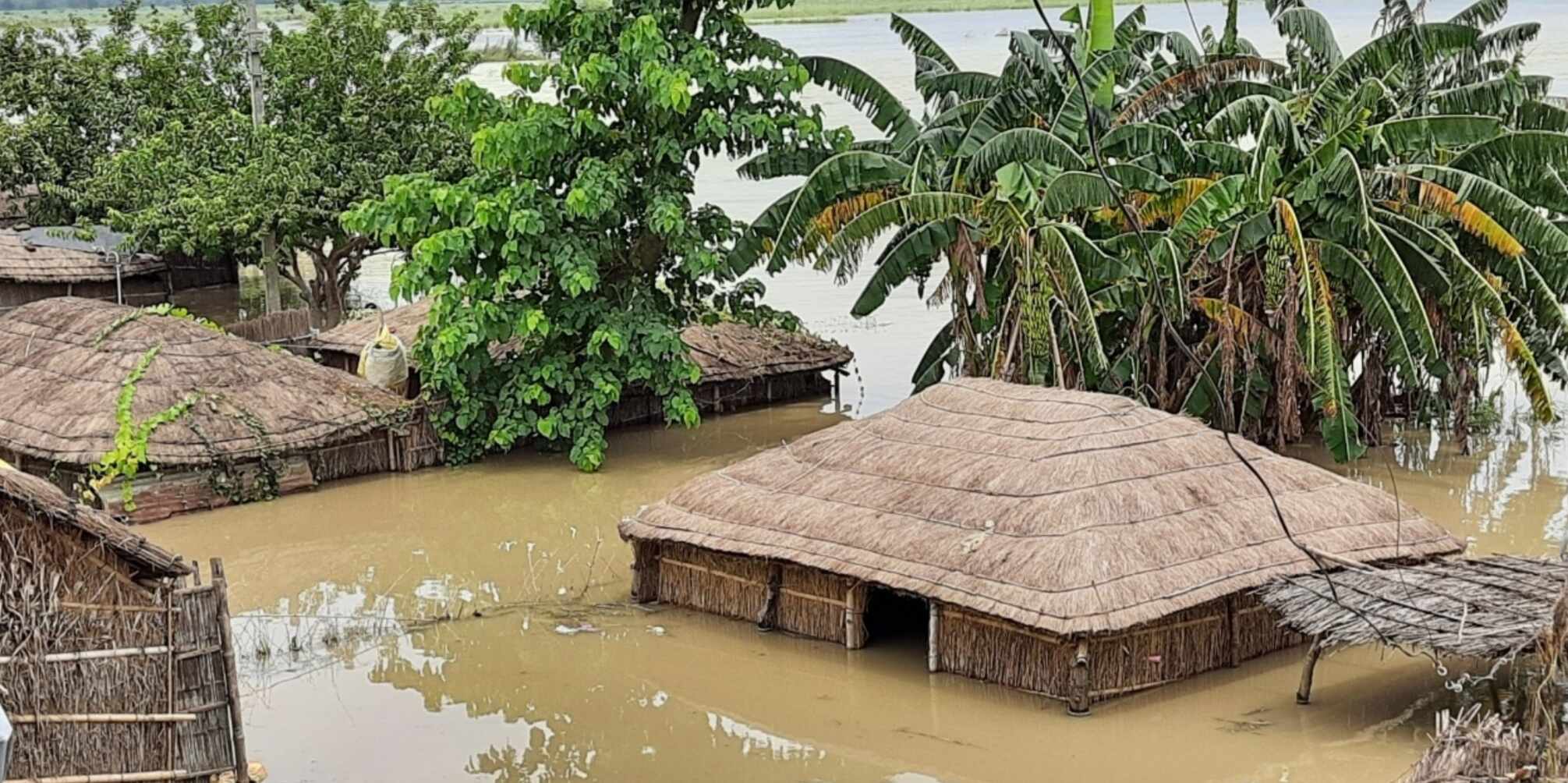 बिहार : नदियों ने गांव- बधार सब डुबोया, अब दो मुट्ठी अनाज के लिए जद्दोजहद