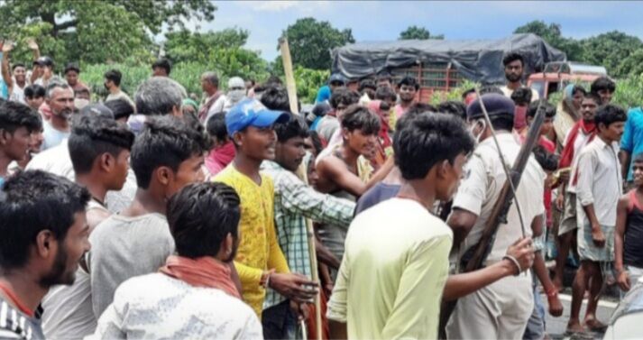 बिहार में बाढ़, बेकारी और भूख की चपेट में आई जनता सड़कों पर, लेकिन देश में चर्चा का यह कोई मुद्दा नहीं