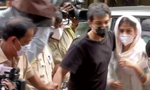 सुशांत केस : रिया चक्रवर्ती, उनके भाई व बिजनेस मैनेजर श्रुति मोदी से फिर इडी की पूछताछ