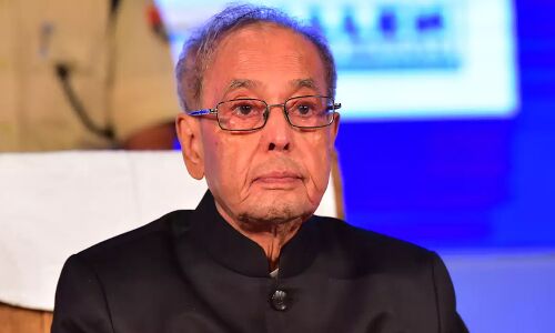 पूर्व राष्ट्रपति प्रणब मुखर्जी की हालत लगातार गंभीर, वेंटिलेटर सपोर्ट जारी