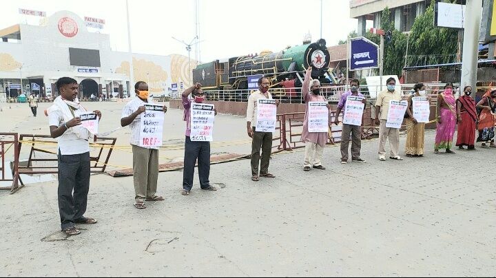 निजीकरण के विरुद्ध श्रमिक तथा कर्मचारी संगठनों ने किया देशभर में प्रदर्शन
