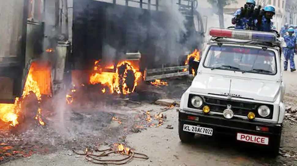 बेंगलुरु हिंसा: सरकार ने दिया मजिस्‍ट्रेटी जांच का आदेश, दंगाइयों से होगी नुकसान की भरपाई