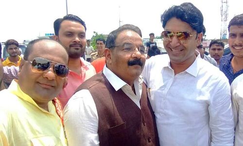 यूपी : गुटखा कंपनी के मैनेजर को गुंडों की तरह गोली मारने की धमकी देने के आरोप में भाजपा नेता गिरफ्तार यूपी : गुटखा कंपनी के मैनेजर को गुंडों की तरह गोली मारने की धमकी देने के आरोप में भाजपा नेता गिरफ्तार