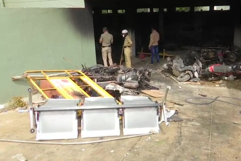 बेंगलुरु में सोशल मीडिया पोस्ट से हिंसा भड़कने की पूरी कहानी, कर्नाटक सरकार बोली एसडीपीआइ का हाथ