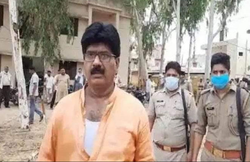 अलीगढ: क्या सच मे थानेदार ने की भाजपा विधायक की कुर्ता फाड़ पिटाई, जिसके आरोप में सीएम योगी ने किया सस्पेंड