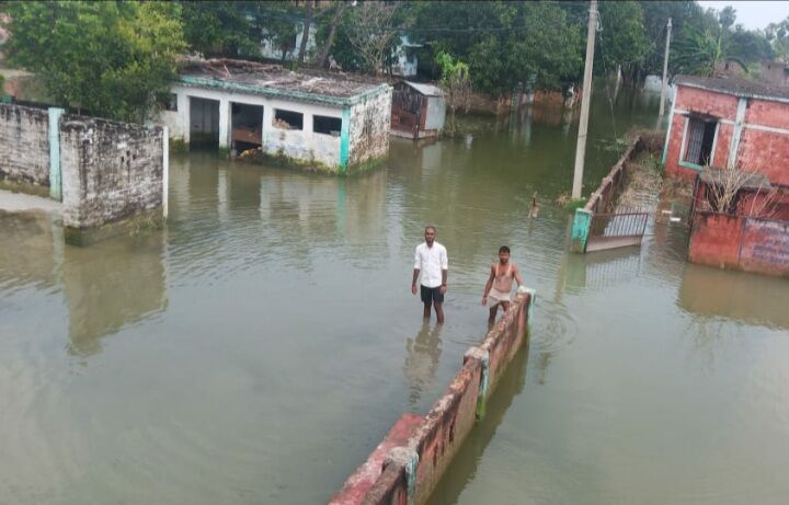 बाढ़ से राहत के आसार नहीं, गंडक में फिर बढ़ने लगा पानी तो सहमे लोग