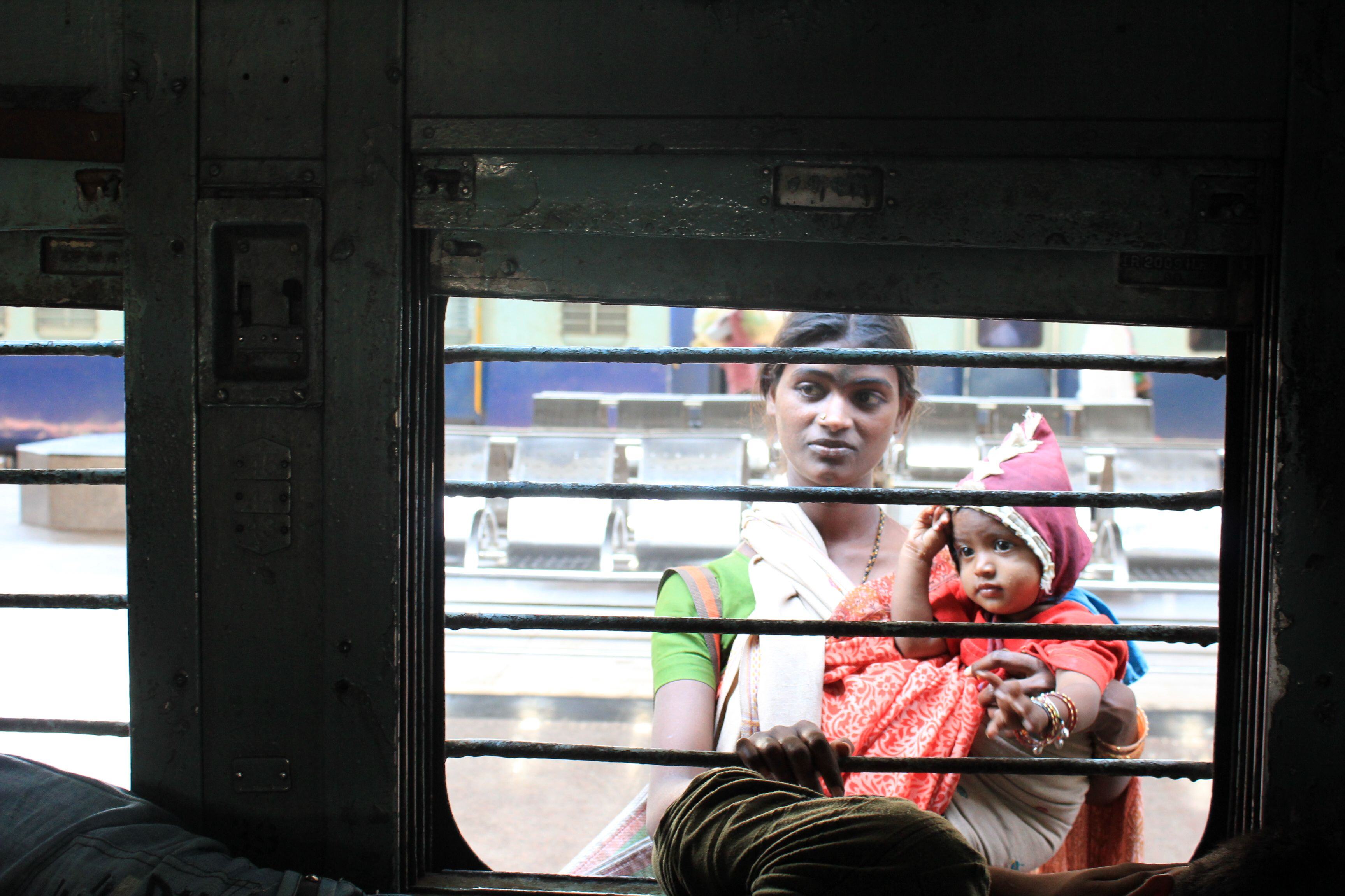 आज़ाद भारत में पहली बार होगी भिखारियों की भर्ती ? सूचना-प्रसारण मंत्री प्रकाश जावड़ेकर के नाम एक भारतीय का ख़त