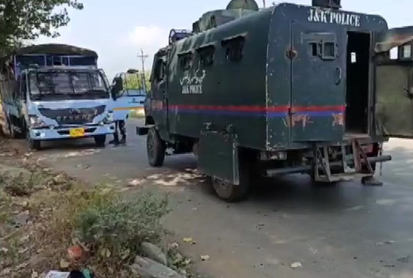 जम्मू कश्मीर के बारामूला में आतंकियों के हमले में सीआरपी व पुलिस के तीन जवान शहीद