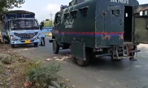 जम्मू कश्मीर के बारामूला में आतंकियों के हमले में सीआरपी व पुलिस के तीन जवान शहीद