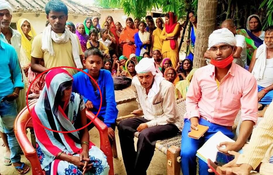 दलित ग्राम प्रधान की पत्नी की गुहार, मुझे मुआवजा नहीं न्याय दिलाये योगी सरकार