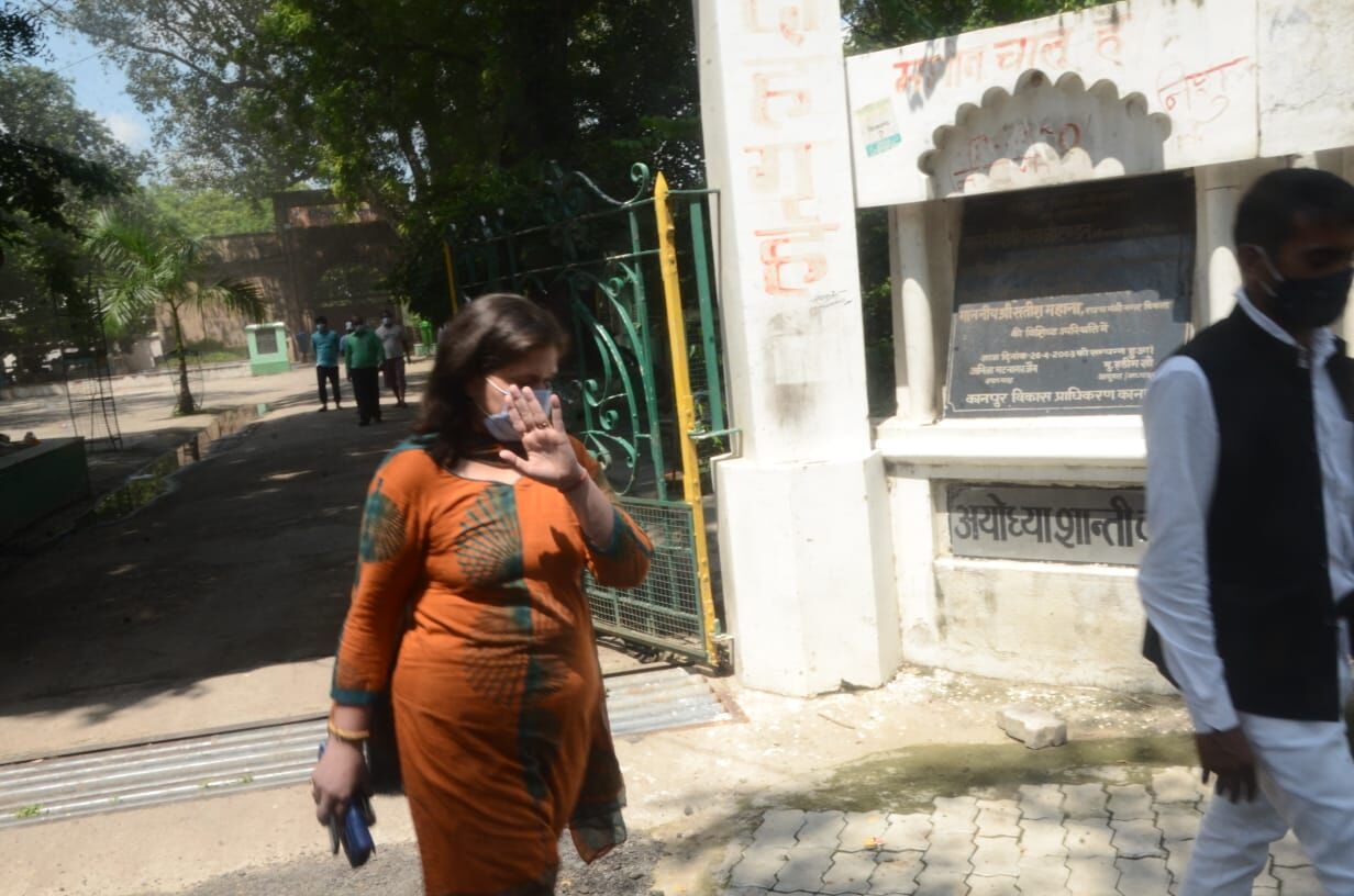 बिकरू डॉन विकास दुबे की पत्नी को मिल गयीं उसकी अस्थियां, मृत्यु प्रमाणपत्र के लिए अभी करना होगा इंतजार बिकरू डॉन विकास दुबे की पत्नी को मिल गयीं उसकी अस्थियां, मृत्यु प्रमाणपत्र के लिए अभी करना होगा इंतजार