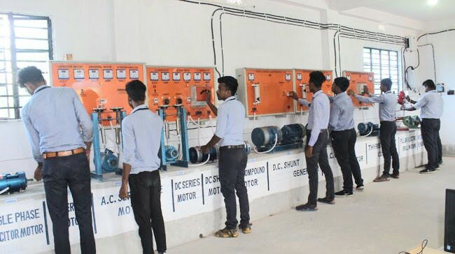 यूपी में 40 सरकारी ITI इंस्टीट्यूट का होगा निजीकरण, पढ़ाई हो सकती है 54 गुनी महंगी