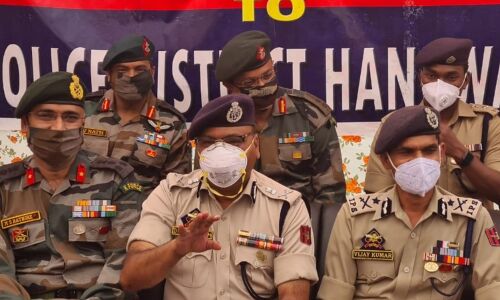 जम्मू-कश्मीर: 4 शीर्ष आतंकवादी कमांडर ढेर, रास्ता भटके 16 युवा पहुंचे घर