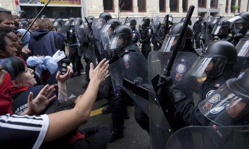 कनाडा में आंदोलनकारियों को मुआवजा देगी पुलिस, क्योंकि वहां स्वतंत्र और निष्पक्ष हैं संवैधानिक संस्थाएं