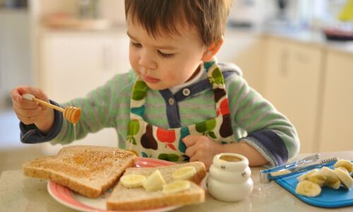 एंटीबायोटिक्स की तुलना में जुकाम, खांसी व गले के खराश में शहद से जल्दी मिलता है आराम, शोध में हुआ खुलासा एंटीबायोटिक्स की तुलना में जुकाम, खांसी व गले के खराश में शहद से जल्दी मिलता है आराम, शोध में हुआ खुलासा