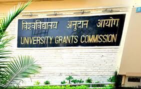 कोरोना विस्फोट के बीच आरएसएस की संस्था ने यूजीसी को कहा, खोलना शुरू ​कीजिए कॉलेज