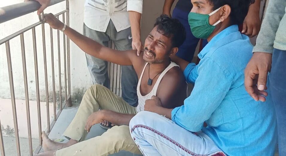 कबाड़ चुन रहे दो बच्चों की करेंट लगने से मौत, भुखमरी से बचने के लिए चुना था ये काम