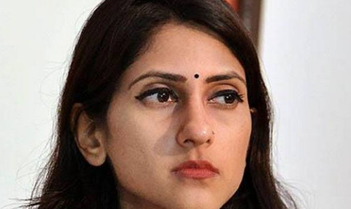 UP Election 2022 : दोबारा सत्ता में वापसी के लिए BJP ने 7 दलबदलुओं को दिया टिकट, जानिए उनके नाम