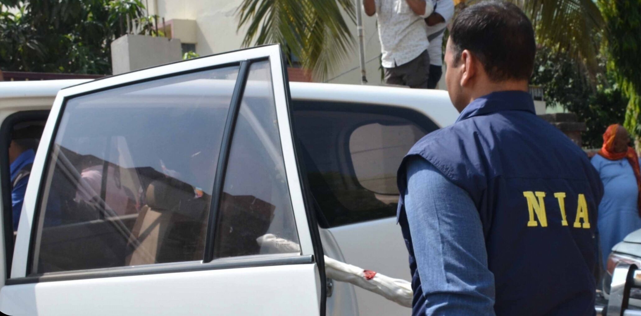 गुजरात के एक व्यक्ति ने पाकिस्तानी जासूस को भेजे 5000 रुपये, NIA ने की छापेमारी गुजरात के एक व्यक्ति ने पाकिस्तानी जासूस को भेजे 5000 रुपये, NIA ने की छापेमारी