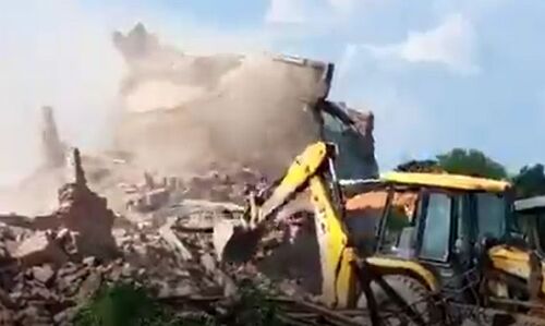 बाहुबली विधायक मुख्तार के मकान गिराने के बाद गैंग का अवैध बूचड़खाना भी किया गया ख़ाक