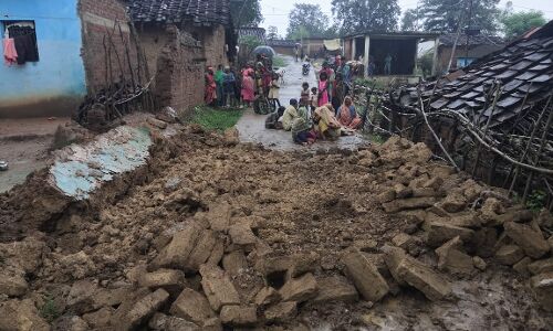 भोपाल सहित एमपी के कई जिलों में भारी बारिश, 23 दिन पहले ही मानसून का कोटा हो गया पूरा, तापमान भी गिरा भोपाल सहित एमपी के कई जिलों में भारी बारिश, 23 दिन पहले ही मानसून का कोटा हो गया पूरा, तापमान भी गिरा