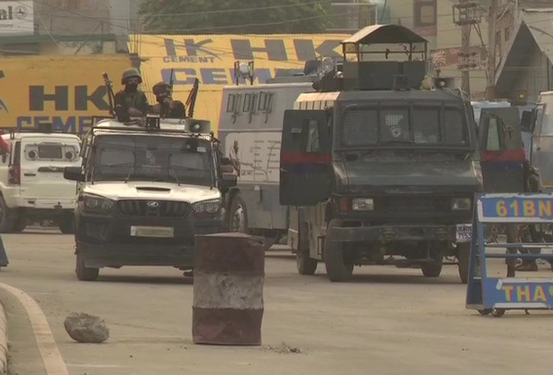 श्रीनगर में सीआरपीएफ के नाके पर गोलीबारी, जवाबी कार्रवाई में तीन आतंकी मारे गए, एक जवान शहीद