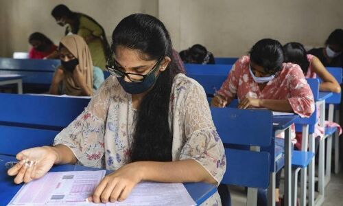 केजरीवाल ने की मोदी सरकार से  CBSE परीक्षाओं को रद्द करने की अपील, कहा केंद्र बन जायेंगे हॉटस्पॉट