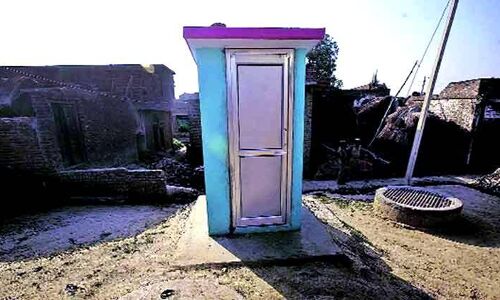 यूपी के गाजीपुर में मर चुके लोगों के नाम पर बना शौचालय, प्रधान सचिव ने मिलकर मचाई लूट यूपी के गाजीपुर में मर चुके लोगों के नाम पर बना शौचालय, प्रधान सचिव ने मिलकर मचाई लूट