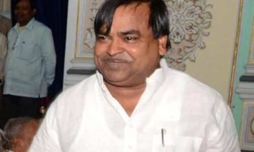 यूपी : पूर्व खनन मंत्री गायत्री प्रजापति के अमेठी व लखनऊ स्थित ठिकानों पर इडी ने मारा छापा