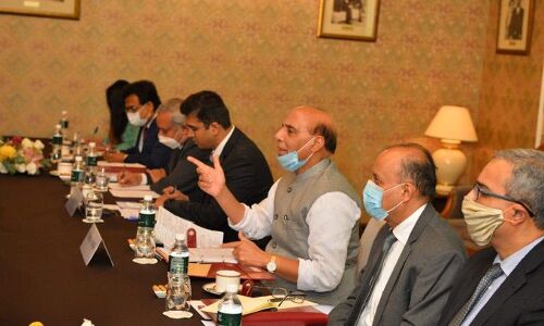 राजनाथ की चीन से दो टूक, शांति के लिए नियंत्रण रेखा से हटानी होगी सेना