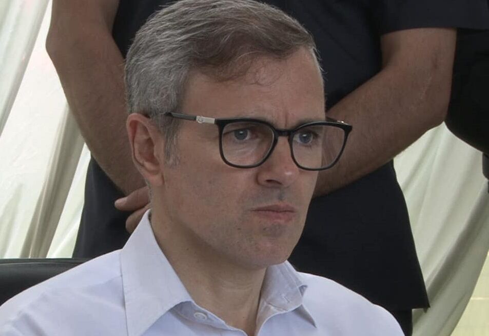 नए भूमि कानून पर खींझे उमर अब्दुल्ला बोले जम्मू-कश्मीर है बिक्री के लिए तैयार