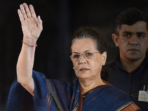 नेहरू और महात्मा गांधी जैसे नेताओं के व्यक्तित्व को खराब करने की मंशा से इतिहास के साथ छेड़ -छाड़ कर रही भाजपा, स्वतंत्रता दिवस पर भड़की सोनिया गांधी