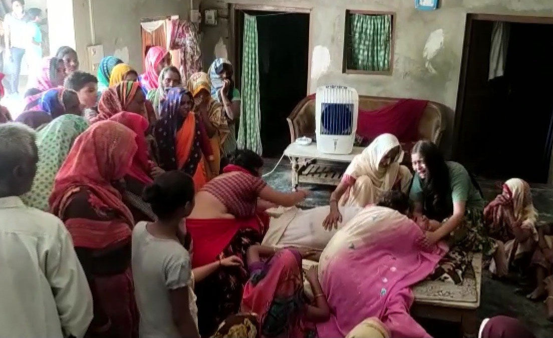 UP में 3 बार विधायक रहे निर्वेंद्र कुमार मिश्रा की जमीन विवाद में पीटकर हत्या, अस्पताल ले जाते समय हुई मौत UP में 3 बार विधायक रहे निर्वेंद्र कुमार मिश्रा की जमीन विवाद में पीटकर हत्या, अस्पताल ले जाते समय हुई मौत