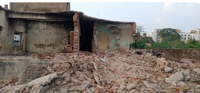 पटना में भरभराकर गिर गई अल्बर्ट एक्का बिल्डिंग, पास में खेल रहे 5 बच्चे दबे