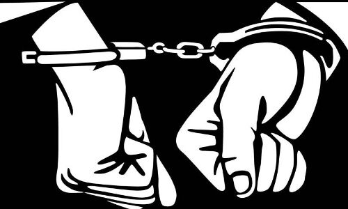 अंधविश्वास : पूजा के नाम पर महिला ठगकर ले गयी नगदी और जेवरात, पुलिस ने किया गिरफ्तार