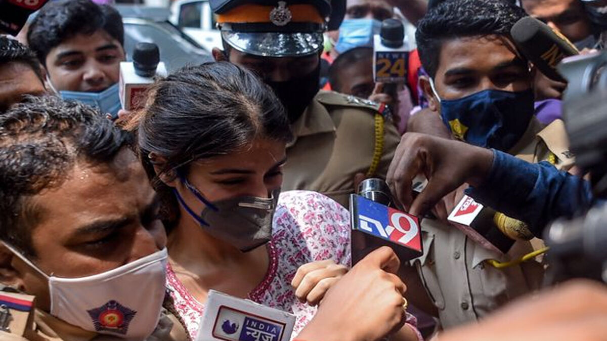 रिया चक्रवर्ती की Witch-Hunting सिर्फ TRP की मुनाफाखोरी के लिए नहीं