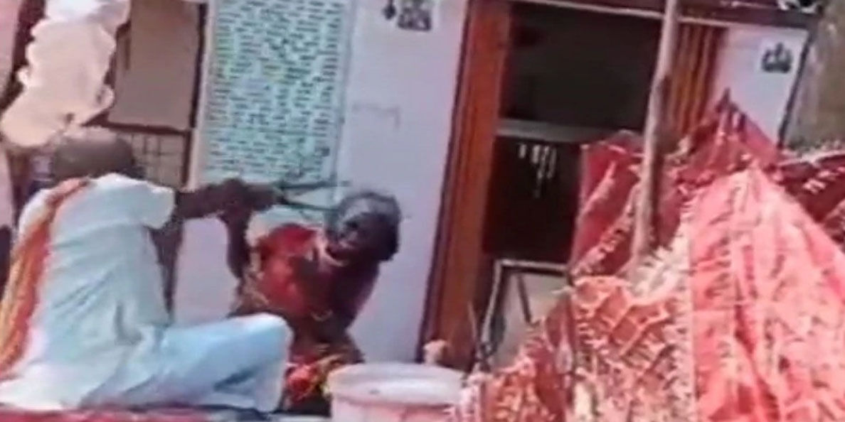 हरदोई में भूत भगाने के नाम पर तांत्रिक जंजीरों से करता है महिलाओं की पिटाई, पुलिस मूकदर्शक