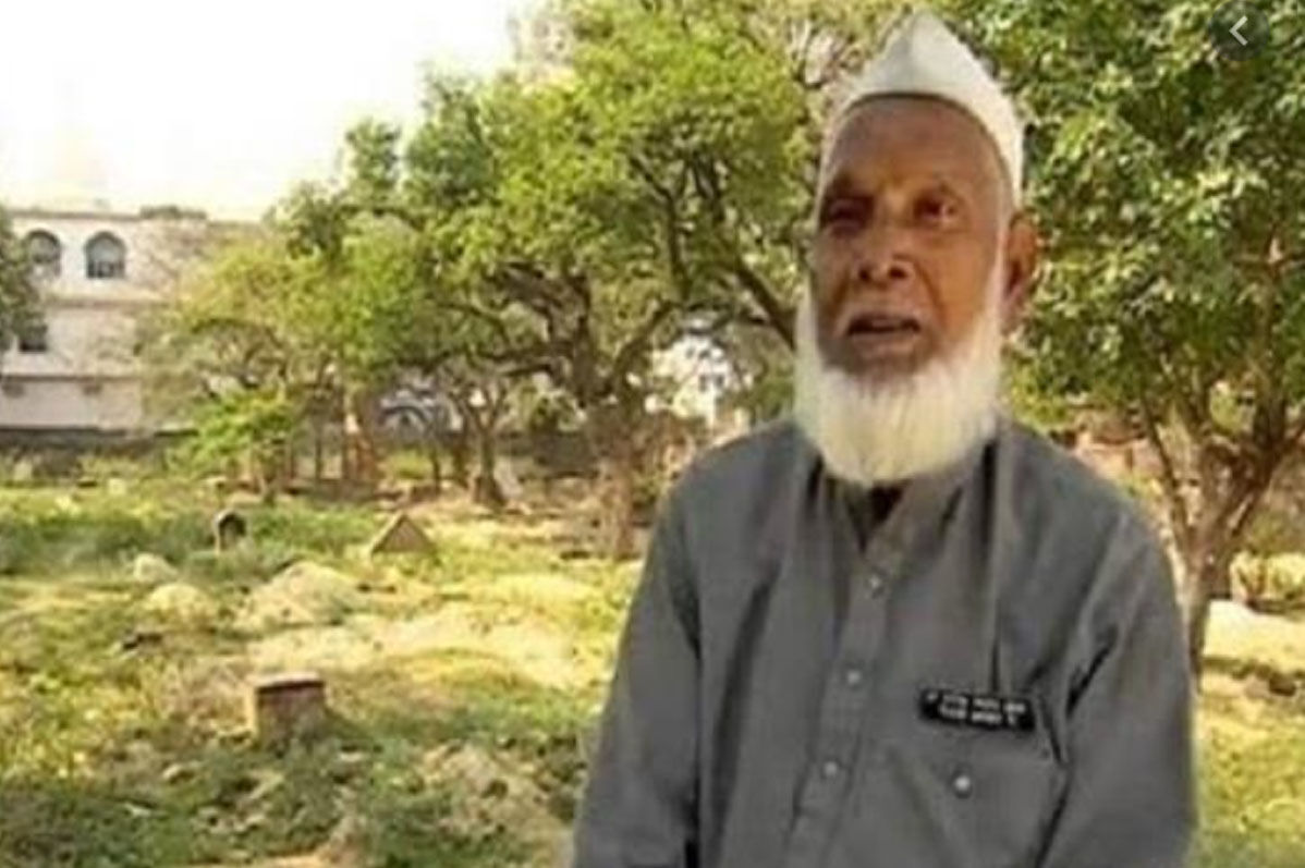 बेटे को नसीब नहीं हुई मिट्टी तो शरीफ चाचा बन गए लावारिश लाशों के मसीहा बेटे को नसीब नहीं हुई मिट्टी तो शरीफ चाचा बन गए लावारिश लाशों के मसीहा