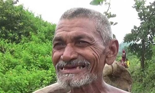 70 साल के लौंगी भुईंया ने खोद डाली 3 किलोमीटर लंबी नहर, गाँव के 3 हज़ार लोग ऐसे उठा रहे लाभ 70 साल के लौंगी भुईंया ने खोद डाली 3 किलोमीटर लंबी नहर, गाँव के 3 हज़ार लोग ऐसे उठा रहे लाभ