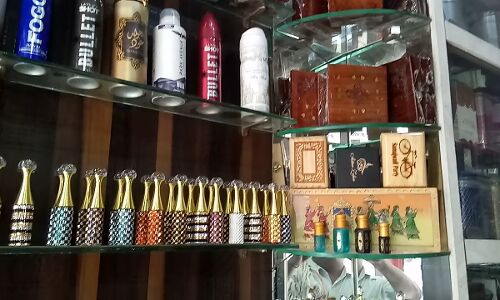 Ground Report : यूपी की सुगंध नगरी कन्नौज का इत्र व्यवसाय चढ़ा लाकडाउन की भेंट, किसान कर रहे आत्महत्या