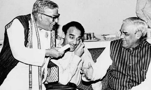 क्या था वाजपेयी सरकार में विनिवेश घोटाला, जिसमें अब अरुण शौरी को बनाया गया है अभियुक्त क्या था वाजपेयी सरकार में विनिवेश घोटाला, जिसमें अब अरुण शौरी को बनाया गया है अभियुक्त