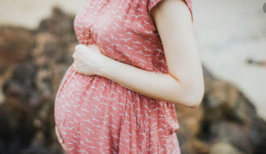 बदायूं : छठी बेटी के शक में पति ने गर्भवती पत्नी के पेट को हंसिए से काटा, महिला की हालत गंभीर