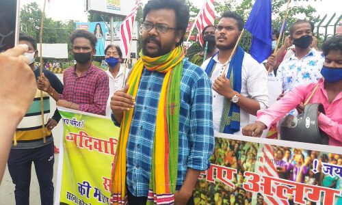 झारखंड : 50% से भी कम आदिवासी मानने लगे हैं अपना मूल धर्म सरना, धर्म कोड को लेकर आंदोलन तेज