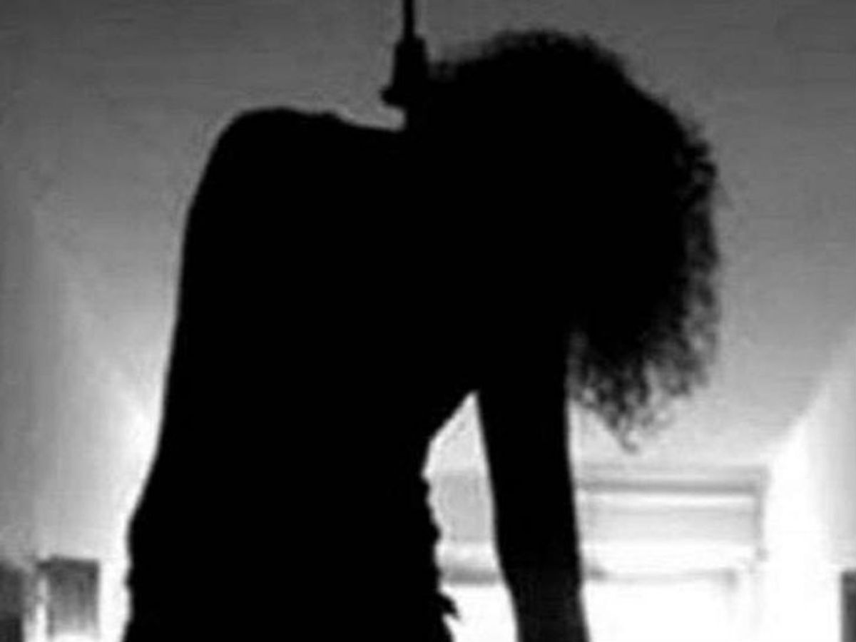 चिंताजनक : शिमला में 54 वर्षीय कोरोना पॉजिटिव महिला ने अस्पताल में लगा ली फांसी, जानिए क्या है पूरा मामला